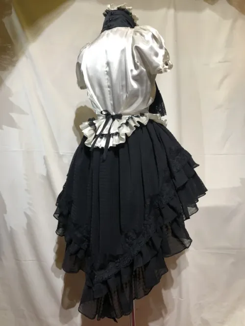 【MARBLE】マーブル　前短・後長V字フリル重ねレース付きスカート：黒シワ加工チェック×黒レース