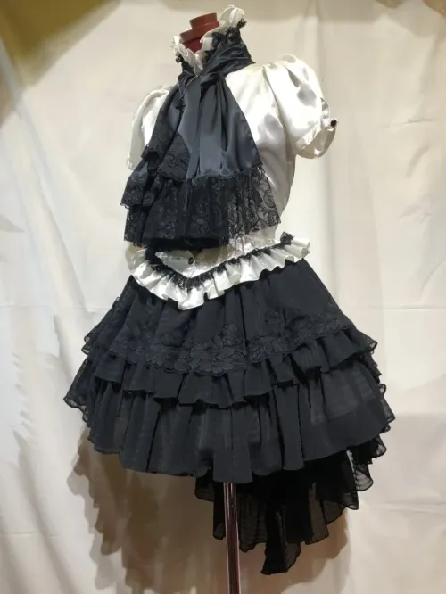 【MARBLE】マーブル　前短・後長V字フリル重ねレース付きスカート：黒シワ加工チェック×黒レース