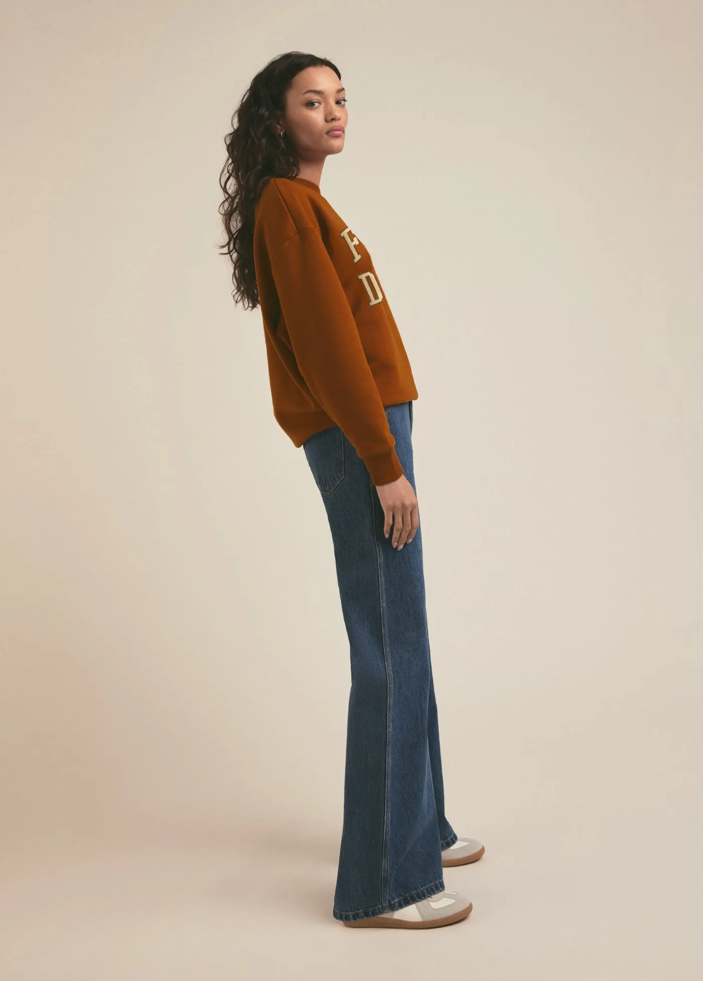 THE COLLEGIATE SWEATSHIRT