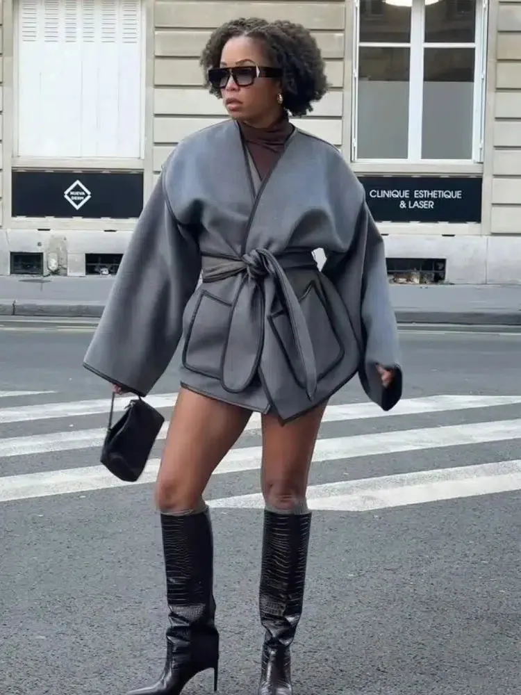 Ysolde – Vintage-inspired style – Belted grey coat